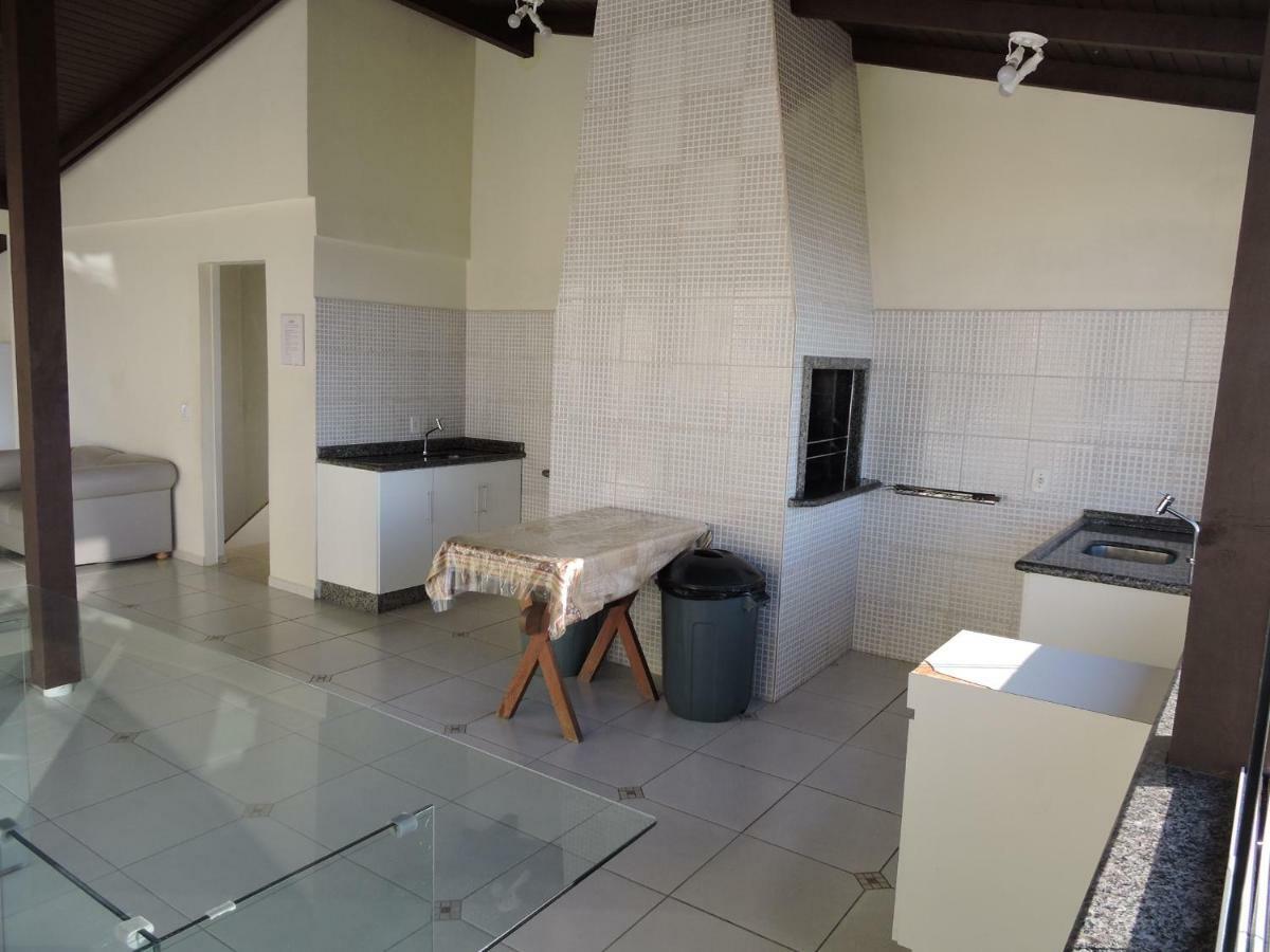 Apto 2 Quartos No Centro De Bombinhas, 130 Metros * Bombinhas