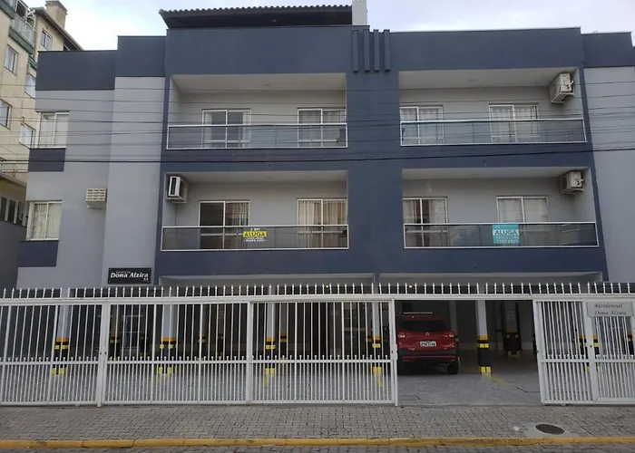 Apto 2 Quartos No Centro De Bombinhas, 130 Metros Praia